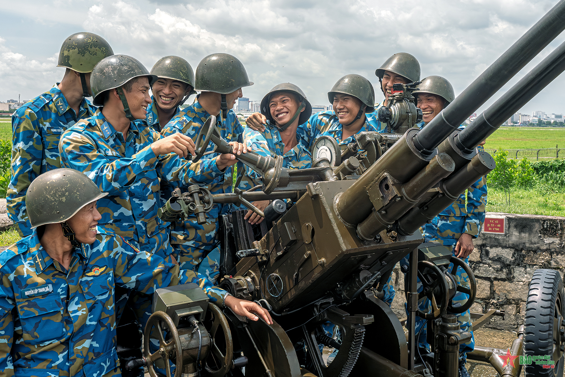 Nụ cười chiến sĩ